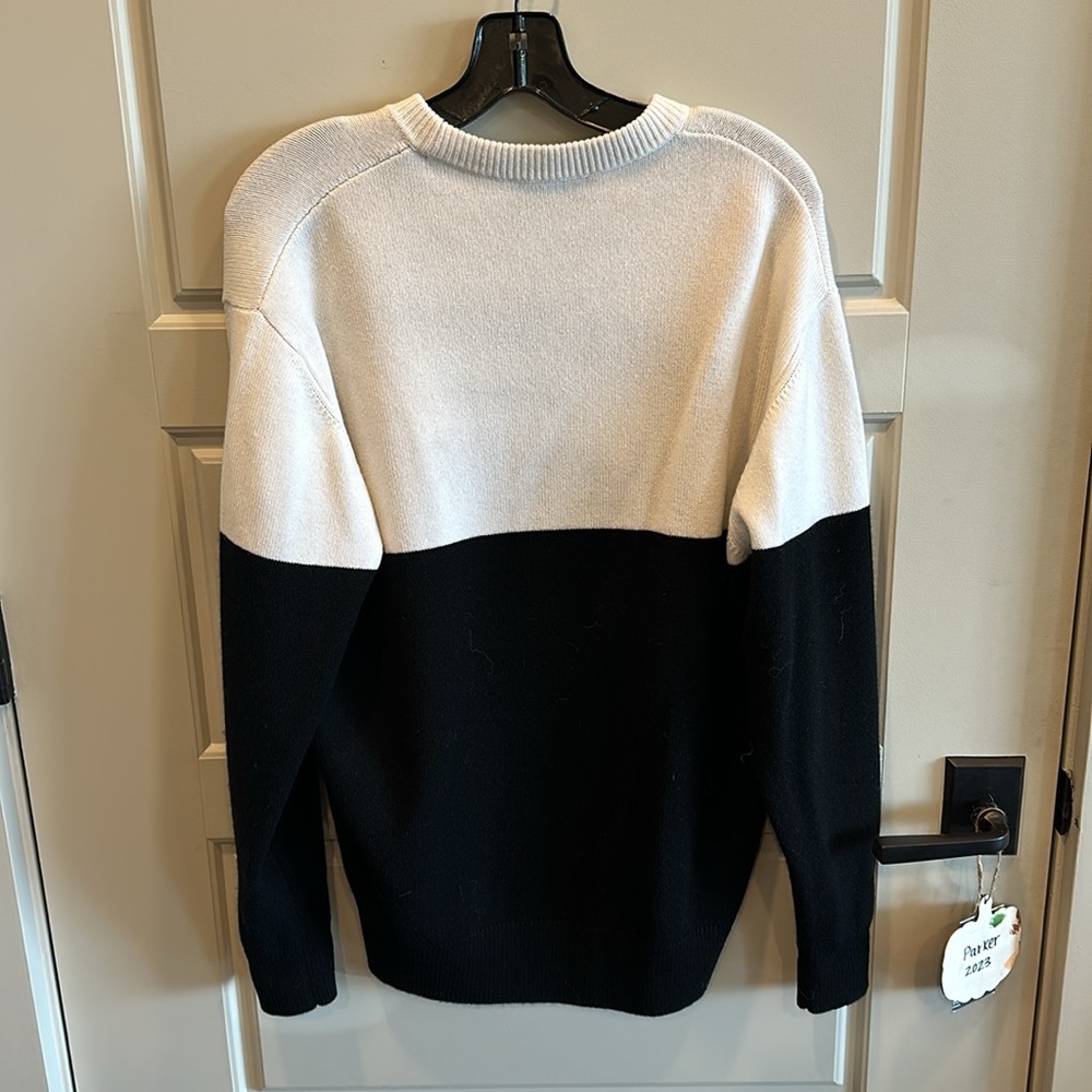 Givenchy Black and White Paris Logo Cashmere Sweater - Picture 10 of 12